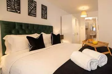 Apartaments turístics Modern & Central   King Bed, Super Fast Wi Fi