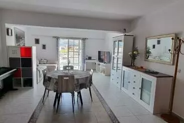 ツーリストアパートメント Apartamento Leojes