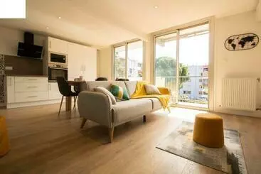 דירות לתיירים 005  Appartement 6 Chambres, Tramway, Parking,clim