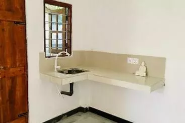 ツーリストアパートメント Sujeewa Holiday Resort Mihinthale