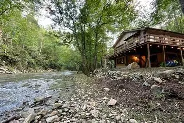 ツーリストアパートメント Cozy Creekside Cabin  35m To Boone