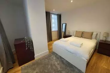 Apartamente turistice Premium 1 Bedroom Apartment With Allocated Parking