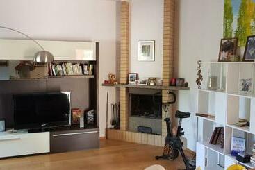 ツーリストアパートメント Romantische Villa Am Meer Mit Kamin Zoomarine Cinecittà World