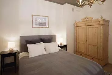 هتل Karlamuiza Country