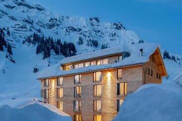 Mondschein Hotel And Chalet