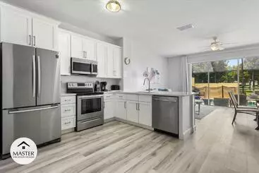 آپارتمان‌های توریست‌ها 3 Bedrooms   3 Bathrooms   Windsor Hills 2554 Ml