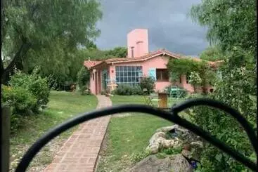 ツーリストアパートメント Amoroso Chalet Con Súper Jardín
