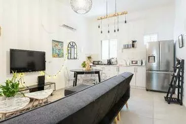 ツーリストアパートメント New Apt Next To Talpiyot Market Haifa