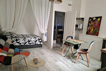 Turistihuoneistot Studio Cosy Meublé, Terrasse Et Patio Pour Vélo