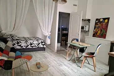 Turistihuoneistot Studio Cosy Meublé, Terrasse Et Patio Pour Vélo