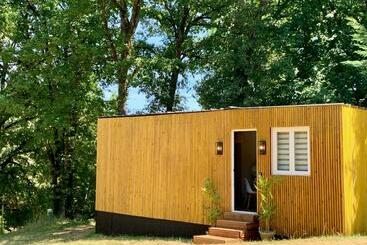 ツーリストアパートメント Le Bon Cottage Bungalow Cocooning Wooden Deck