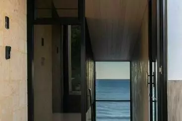 Turistihuoneistot Elegant Beach House & Whale Watching Gem