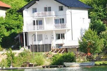 آپارتمان‌های توریست‌ها Villa Pliva Lake 2