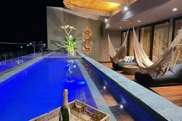 ツーリストアパートメント Milagres Hospedagens   Cobertura Rota 206   Capela & Praia