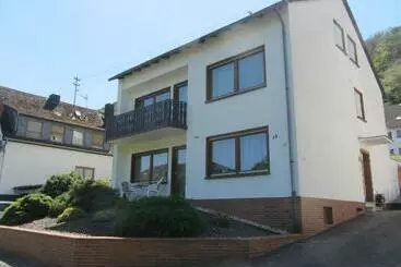 Turistihuoneistot Ferienwohnung Roter Wingert