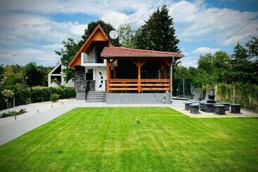 ツーリストアパートメント évi Vendégház Dunakanyar