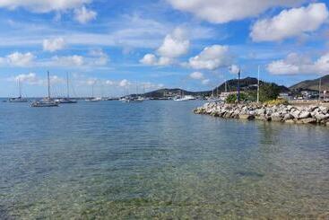 Vakantie-appartementen Appartement Pieds Dans L Eau Vue Mer Acces Plage Et Piscine