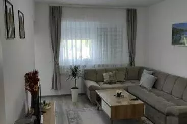 آپارتمان‌های توریست‌ها Little Paradise