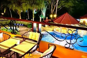 آپارتمان‌های توریست‌ها Lovely 2 Bdroom Condo In Laguna Eco Village Resort