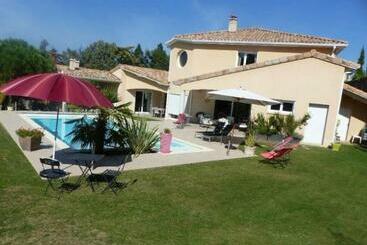 Apartamentos turísticos Magnifique Villa Avec Piscine