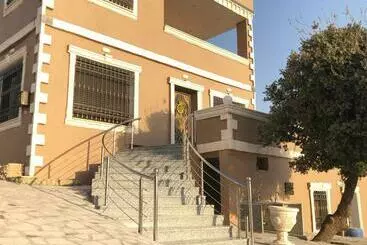 آپارتمان‌های توریست‌ها Abu Hossam S Chalet