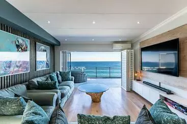 ツーリストアパートメント Beach Front Penthouse Apartment