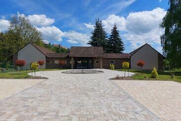 شقق خاصة سياحية Szépasszonyvölgy Apartman