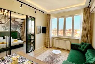 Apartamente turistice Heart Of The City Center Lux Apartment2 With View