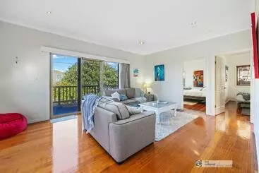 ツーリストアパートメント Broadwater Waves