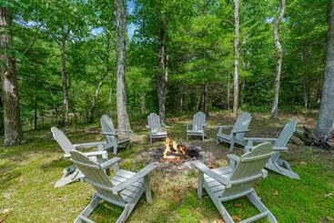ツーリストアパートメント Lakefront Cottage W Hot Tub, Fire Pit, Wifi, Grill & Screened In Porch