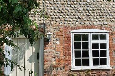 Жильё для туристов Bakers Cottage Sidestrand