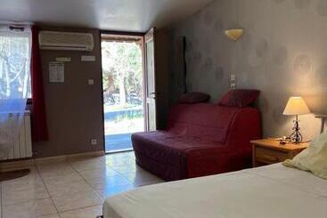 בית מלון כפרי La Chaumiere