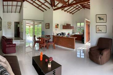 شقق خاصة سياحية Moderna Cabaña En Viterbo Con Aire Ac Y Piscina