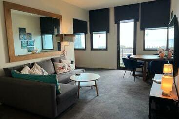 דירות לתיירים Lovely 2 Bedroom Apartment, Breathtaking View!