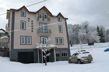 Apartaments turístics Glass House Bakuriani