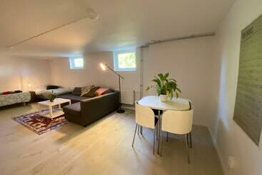 Apartamenty turystyczne Newly Renovated Apartment   Strängnäs, Ekorrvägen