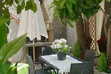 Apartamenty turystyczne Casa Vacanze Con Giardino E Area Barbecue