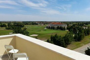 Apartamentos turísticos Sunrise Apartment At Lighthouse With 18th Hole View