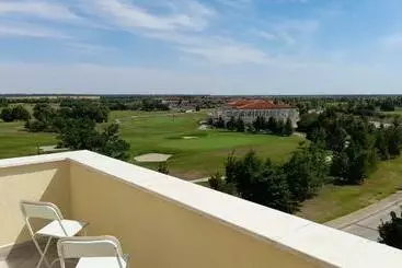 ツーリストアパートメント Sunrise Apartment At Lighthouse With 18th Hole View
