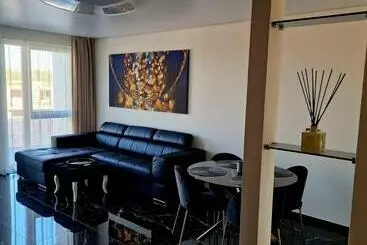 آپارتمان‌های توریست‌ها Deluxe Apartments   Self Check In