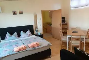 ツーリストアパートメント Ferienwohnung Am See