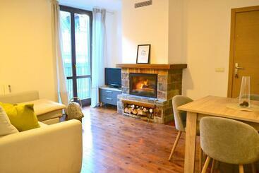 Appartamenti turistici Modern Apartament De Muntanya Amb Llar De Foc By Rural D àneu
