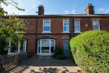 관광객 아파트 Rose Brick Cottage