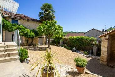 דירות לתיירים Maison Indépendante Avec Jardin, Proche De Brantôme – Tout équipé, 5 Chambres, Charme Périgourdin
