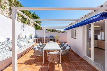 Apartaments turístics New Charming House 150 Meters From The Beach