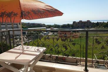 游客公寓 апартамент съни