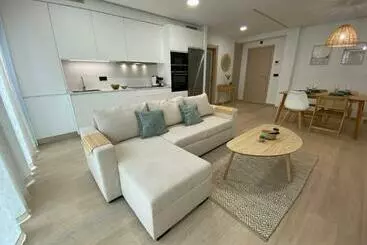 ツーリストアパートメント Move In Miragaia