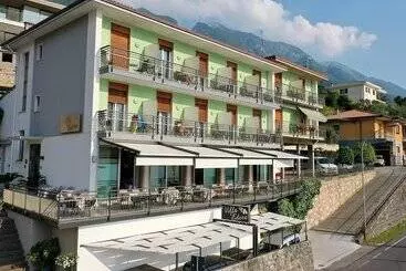 هتل Albergo Villa Edera