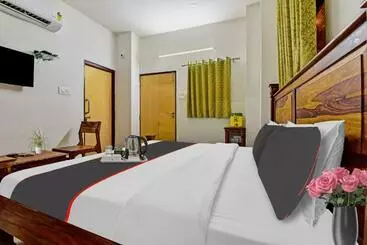 Hotel Collection O Garh Kesharia Residency