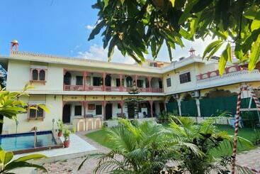 アパートホテル Ikshana Heritage Home